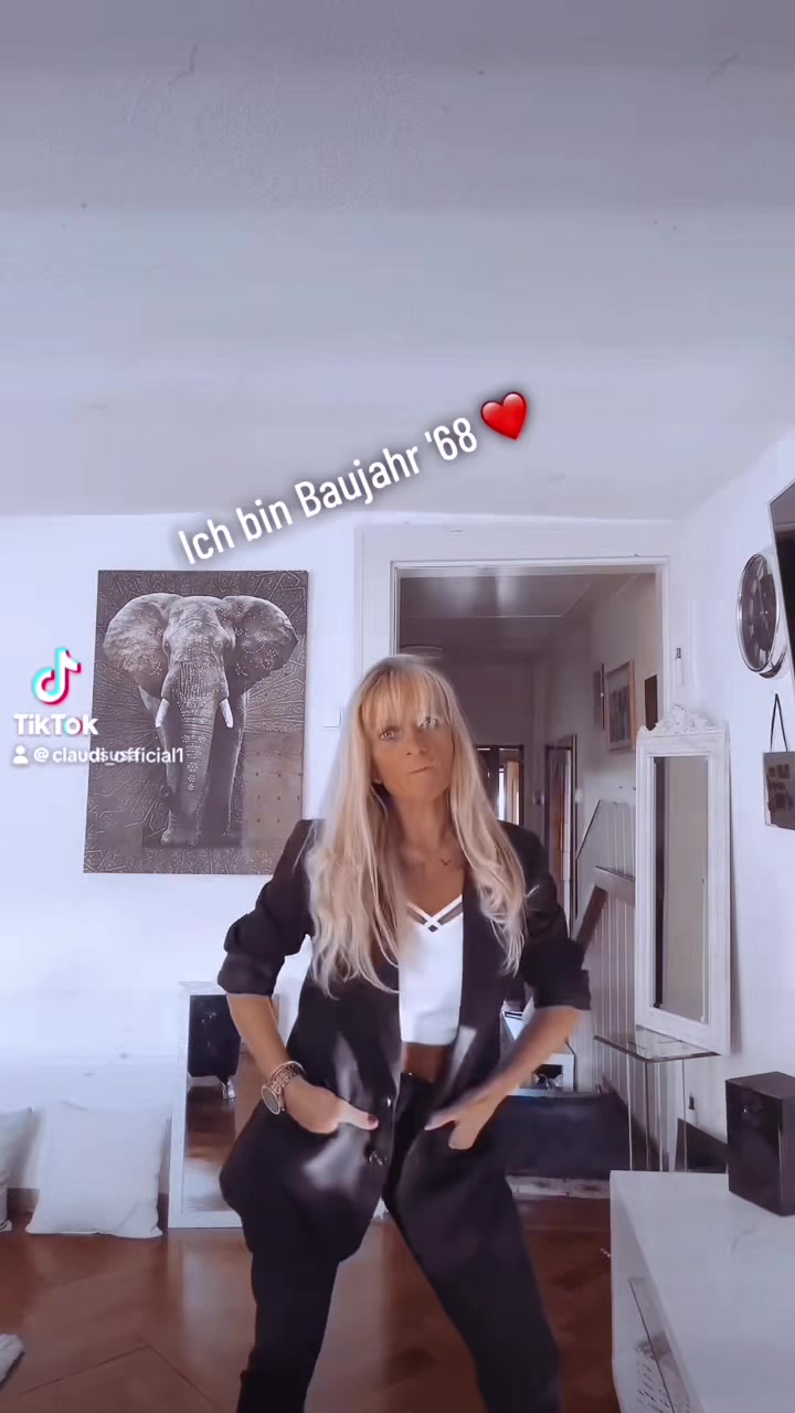 @𝑪𝒍𝒂𝒖𝒅𝒊 🤍🩵
