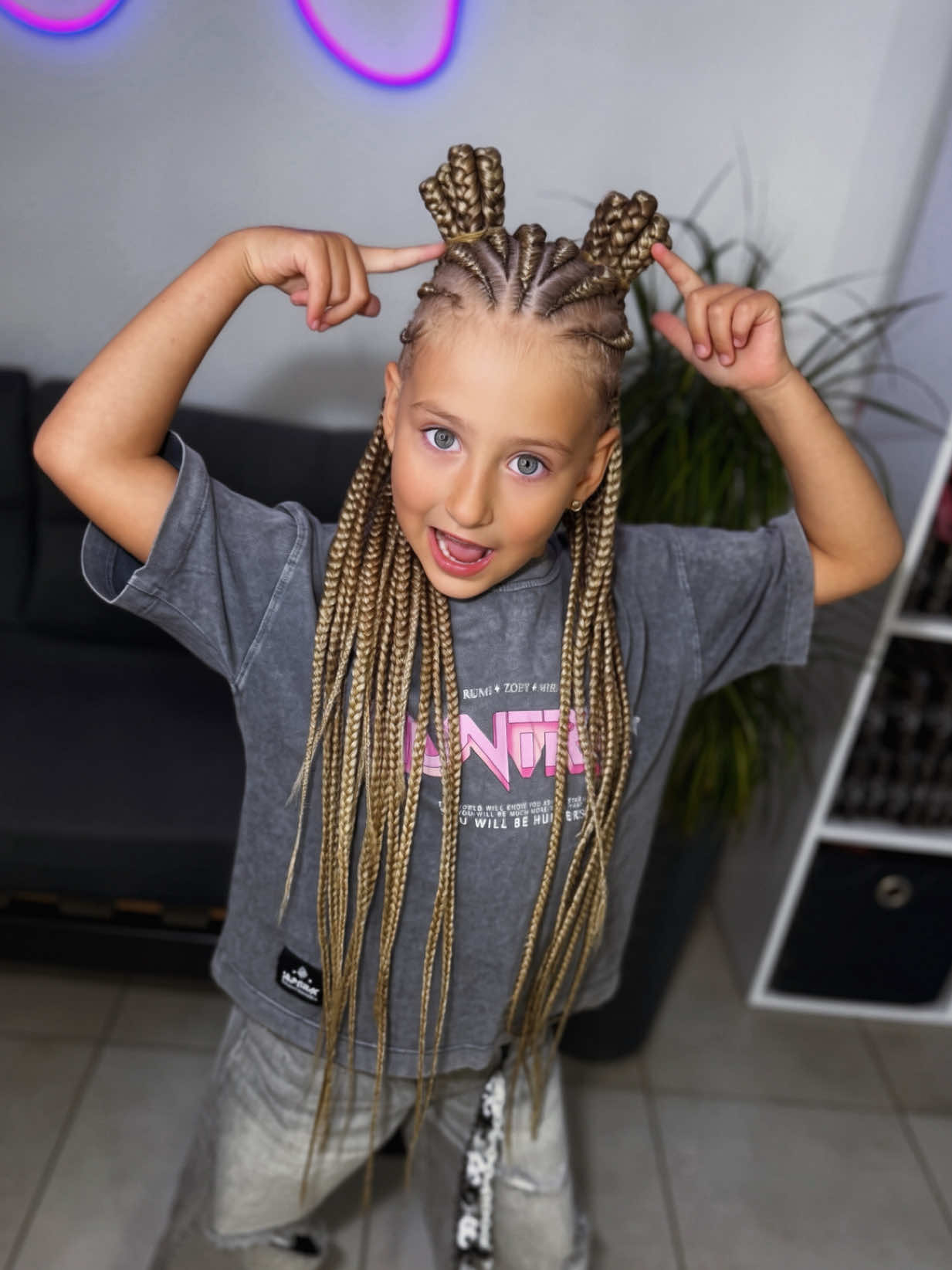 @AnnaAfro