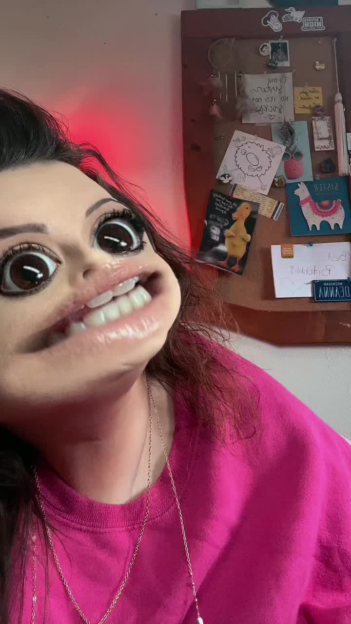 @Dee_fineapple