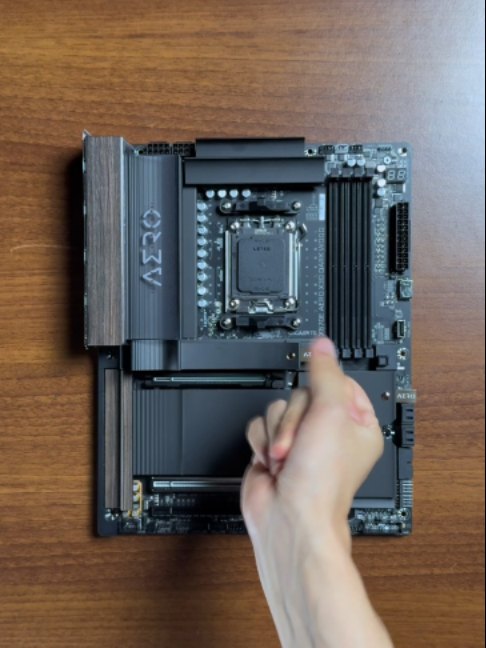 @AORUS
