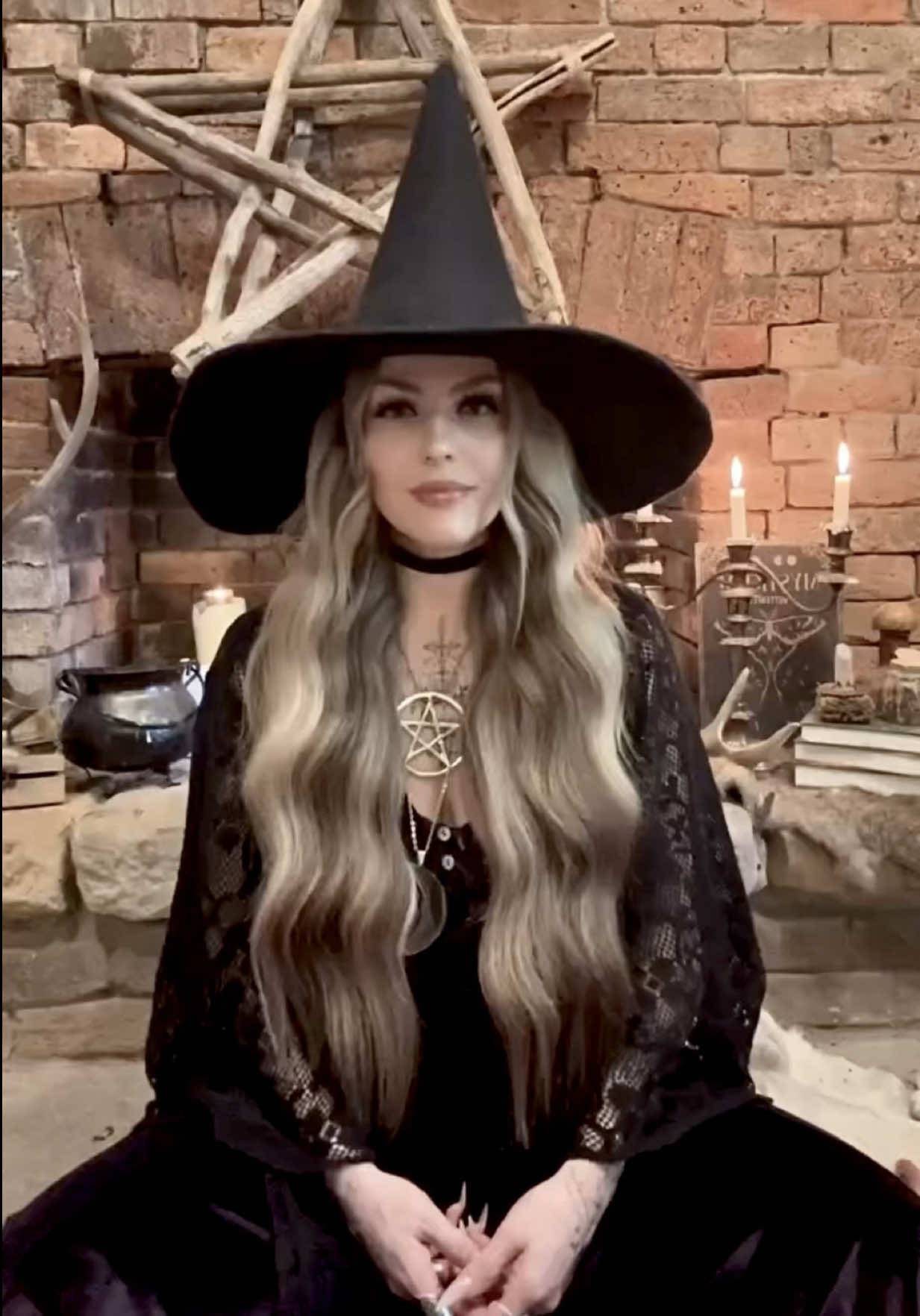 @Stella🔮 Witch of the Moon 🌙