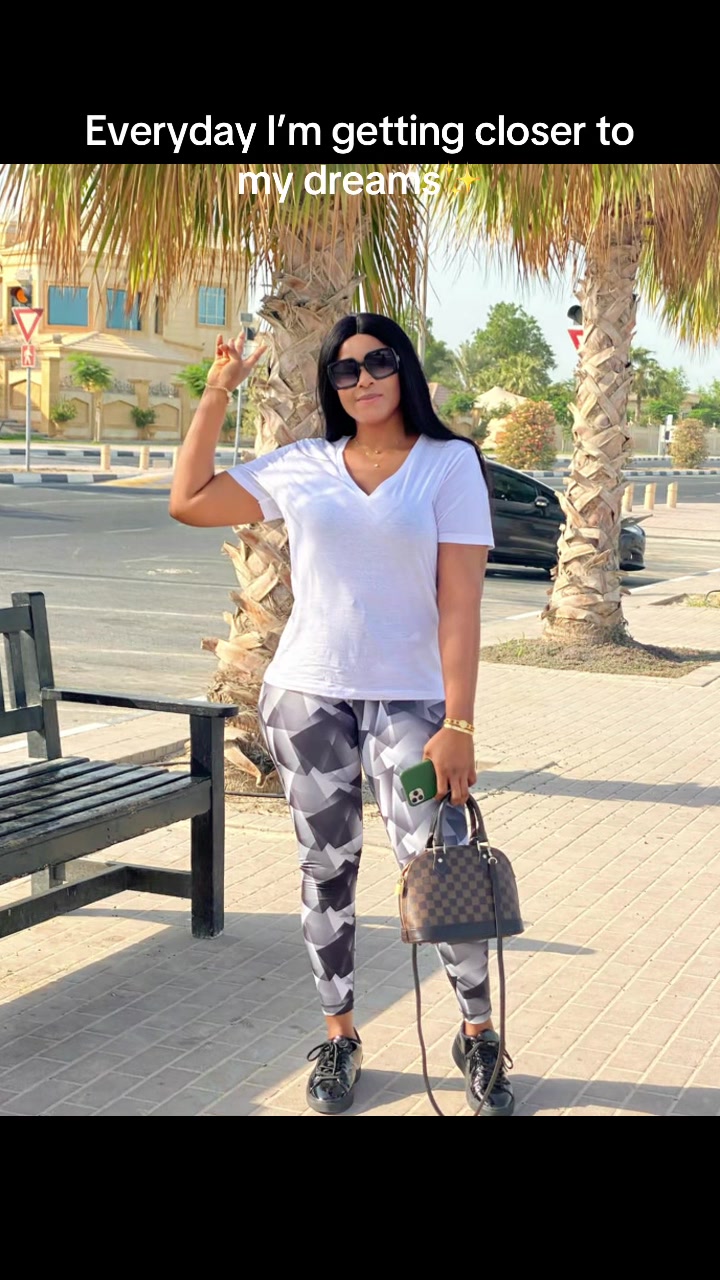 @Annies Fashion Hub