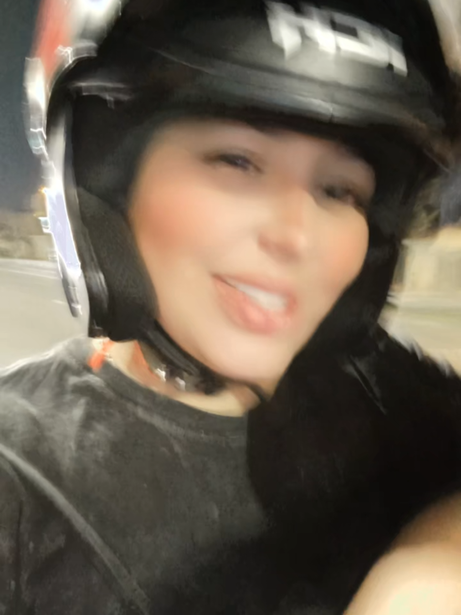 @ANILU🥰