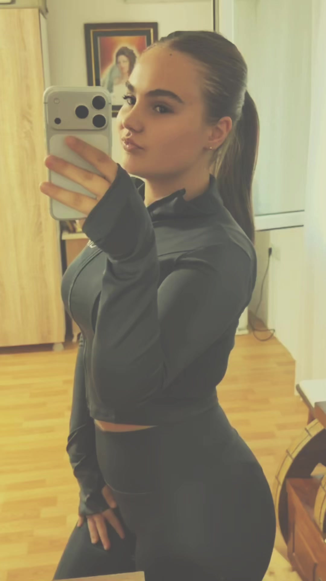 @loriana