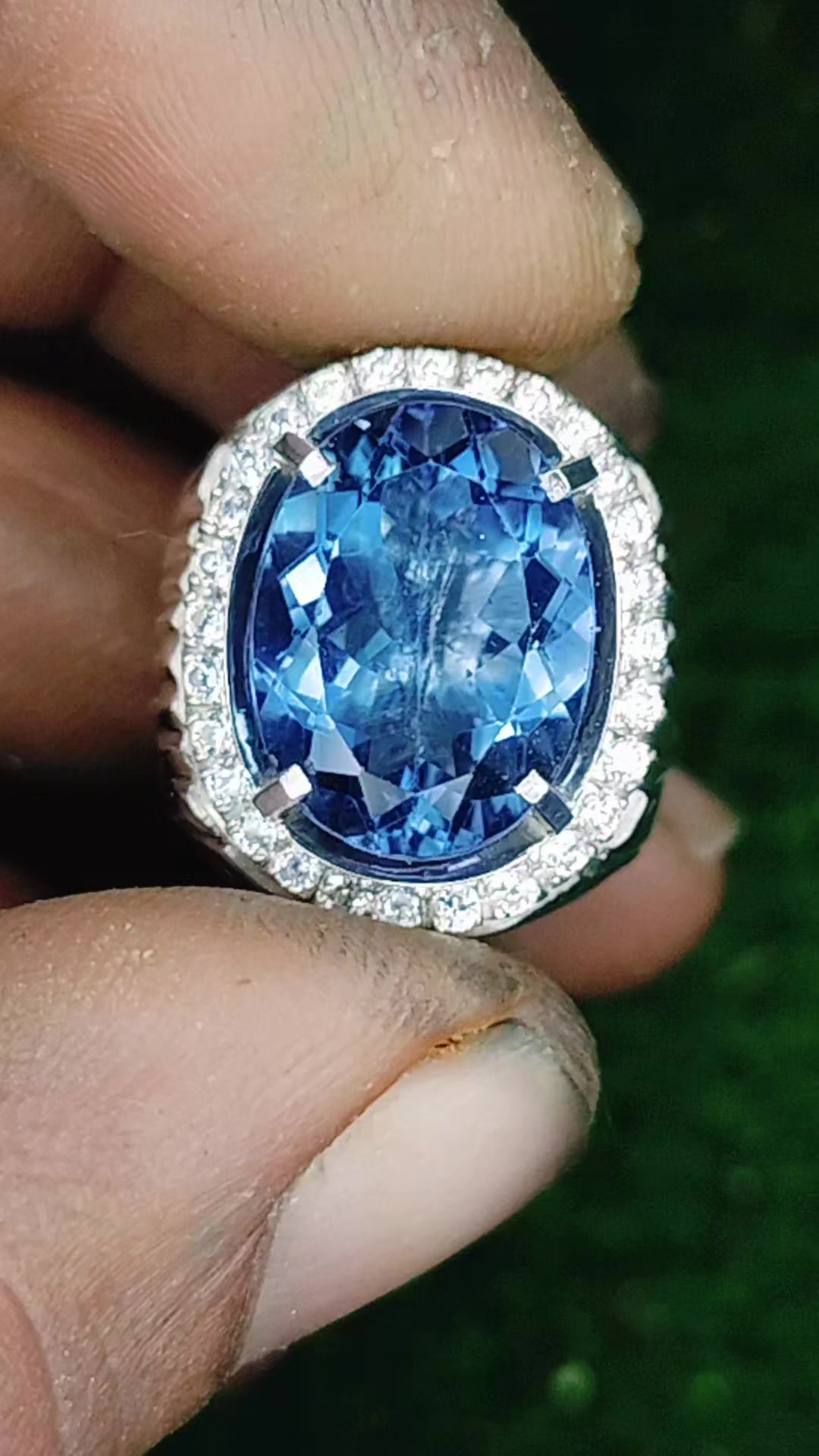 @uzzy gemstone