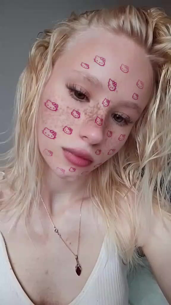 @Анютки🌛