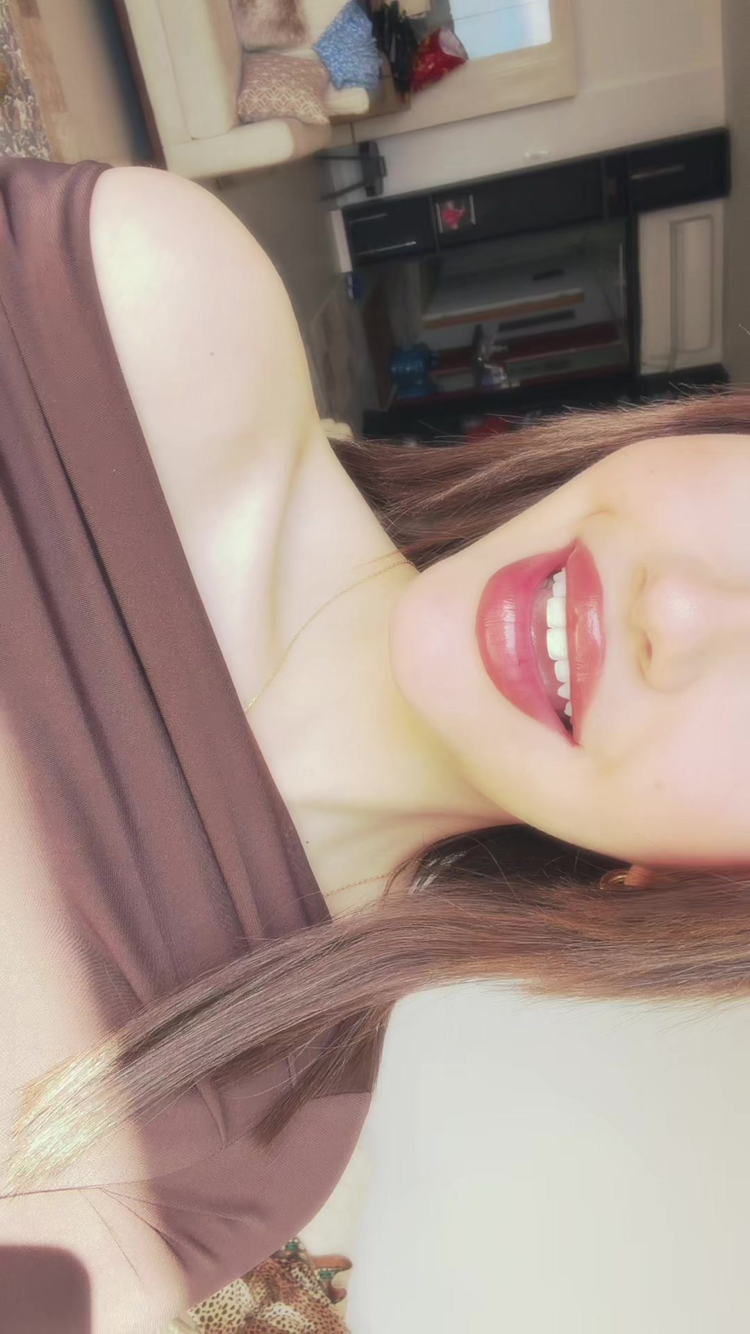 @tinahelou_