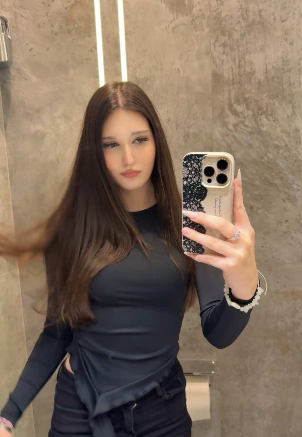 @j.frvryoung9