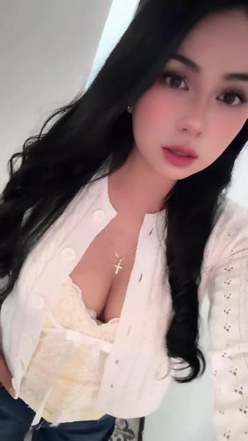 @JACQUELINE MRUBIO 🍒