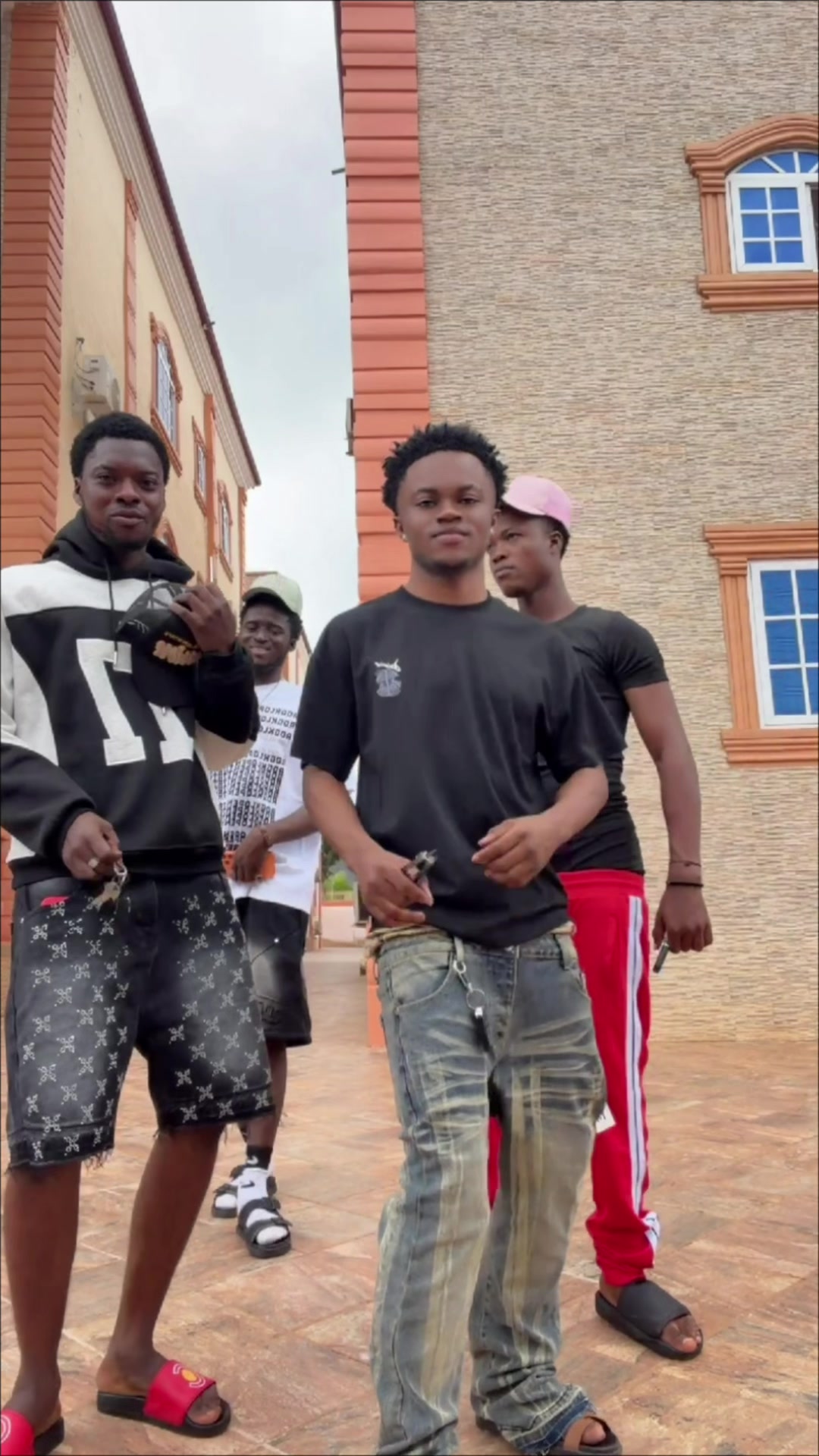 @Bugatti Official 🇬🇭🇳🇬