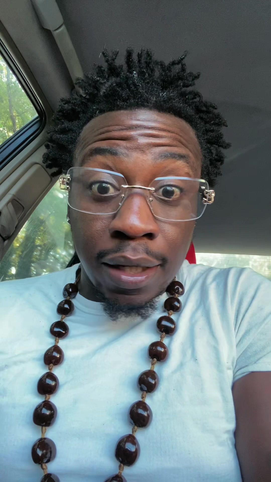 @JustEazz307