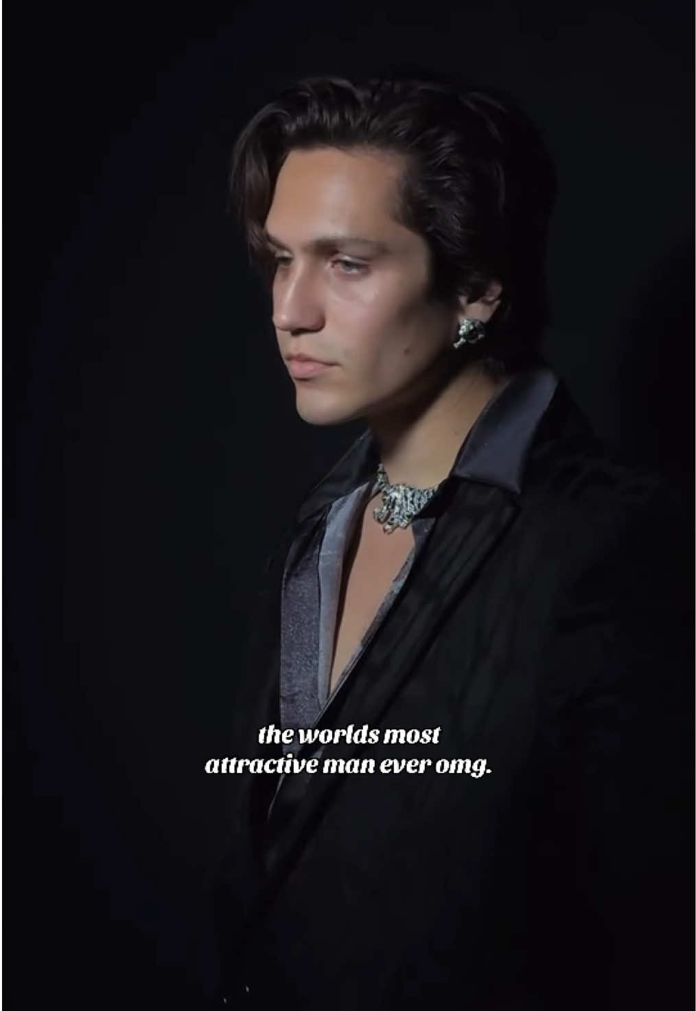 @𝘤𝘩𝘢𝘴𝘦 𝘧𝘰𝘭𝘭𝘰𝘸𝘴🖤🤍