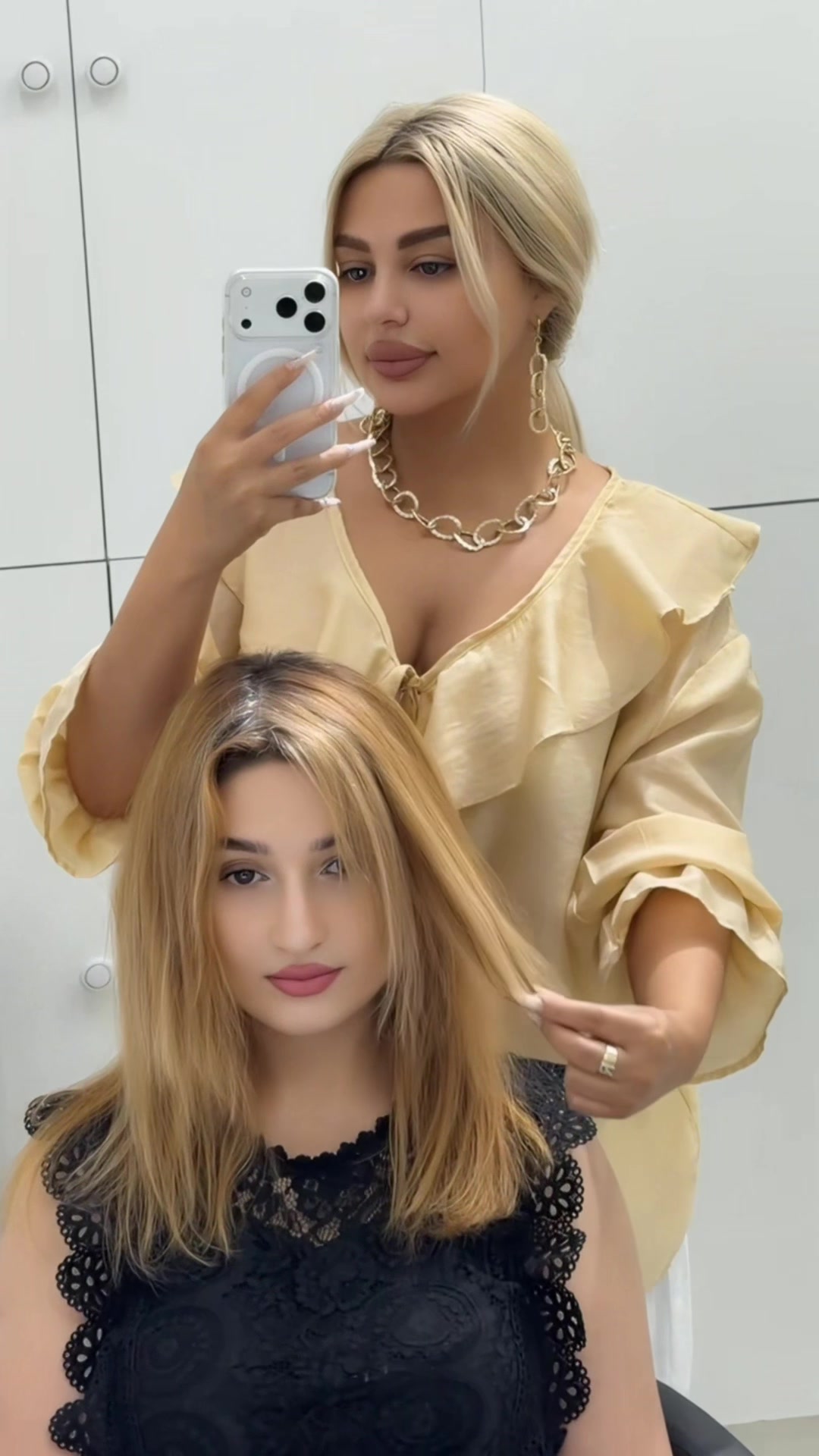@Colorist_leila