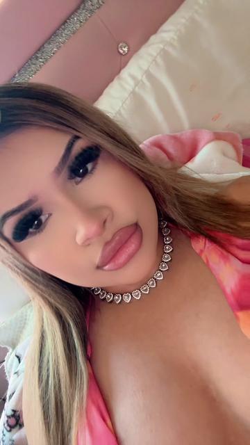 @Pretty Emily 🌷🎀🫦🍓👸🏻