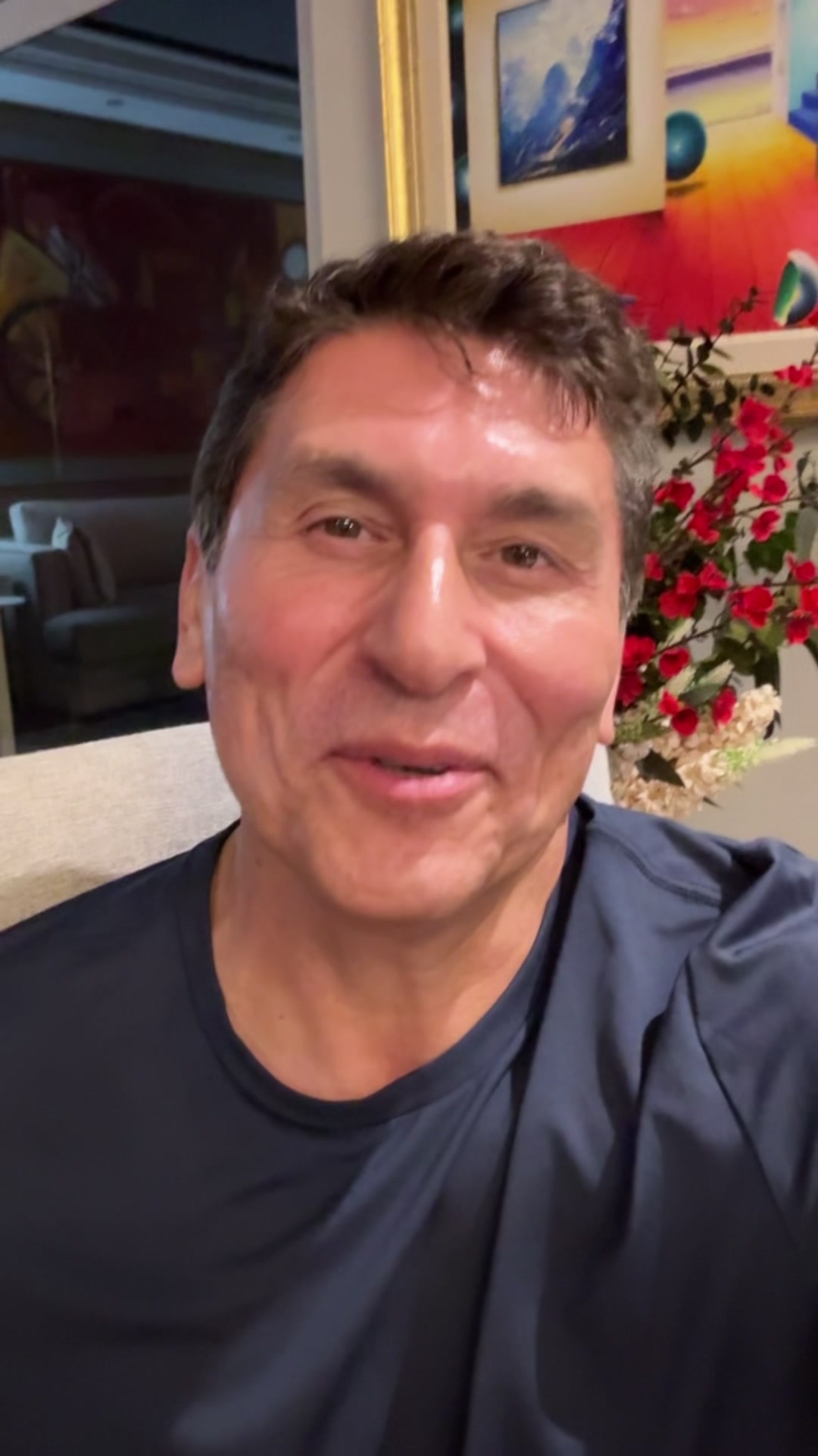 @César Lozano