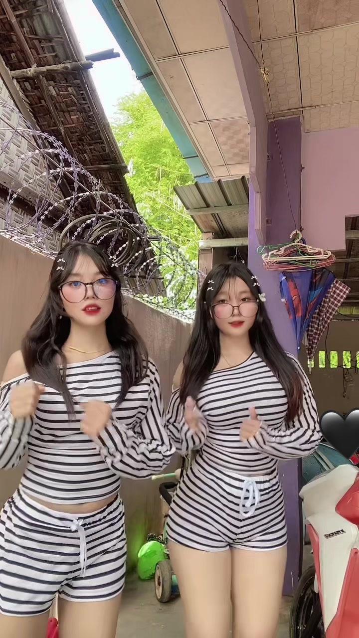@<3