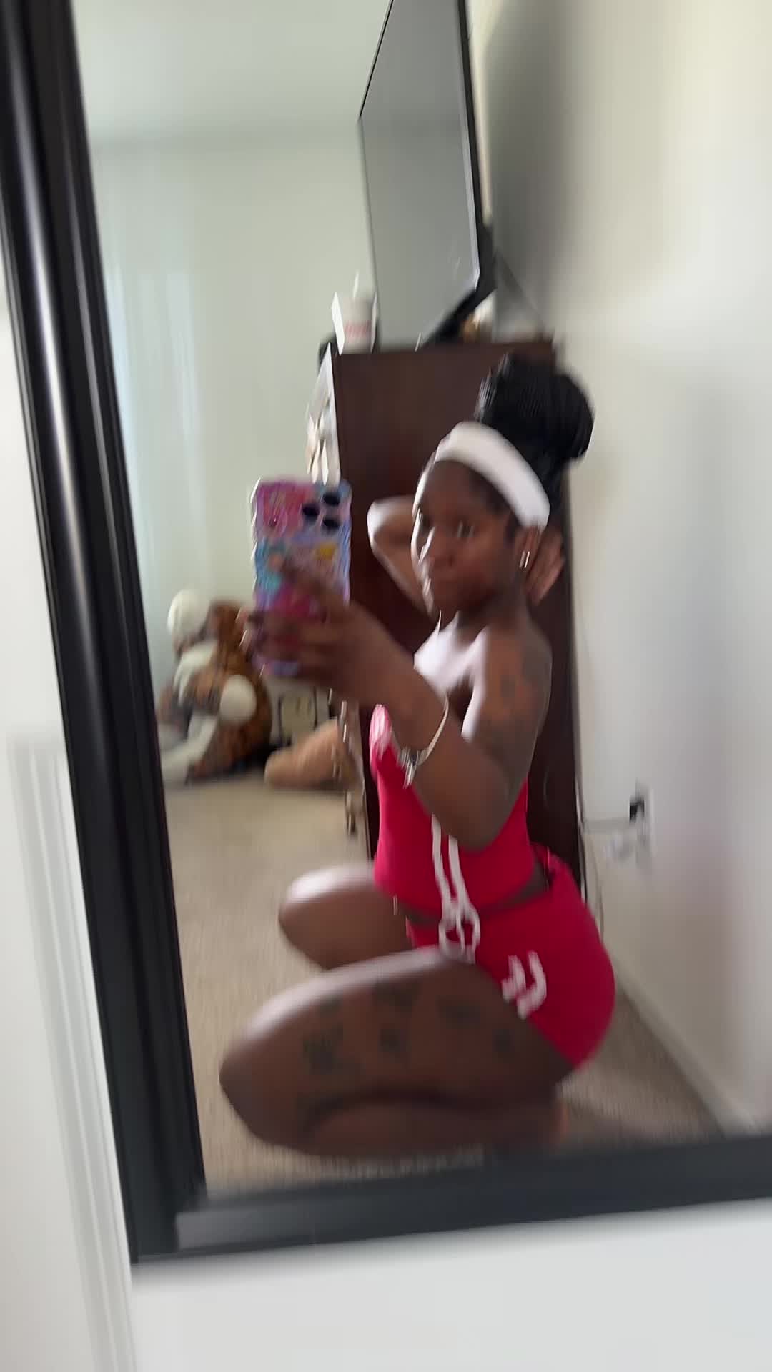 @theyadoreruthie