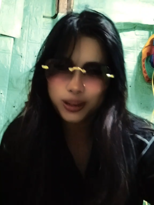 @elara_