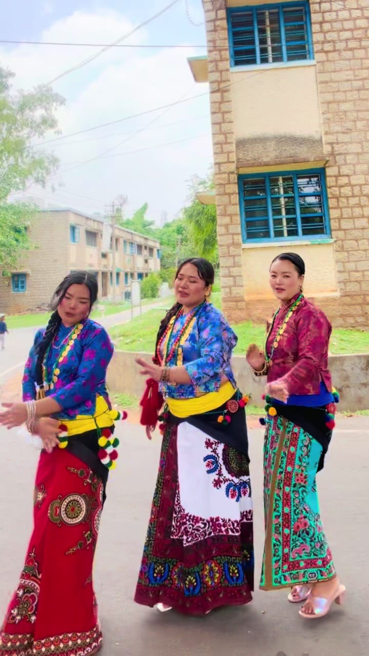 @Gurung sarmi💜