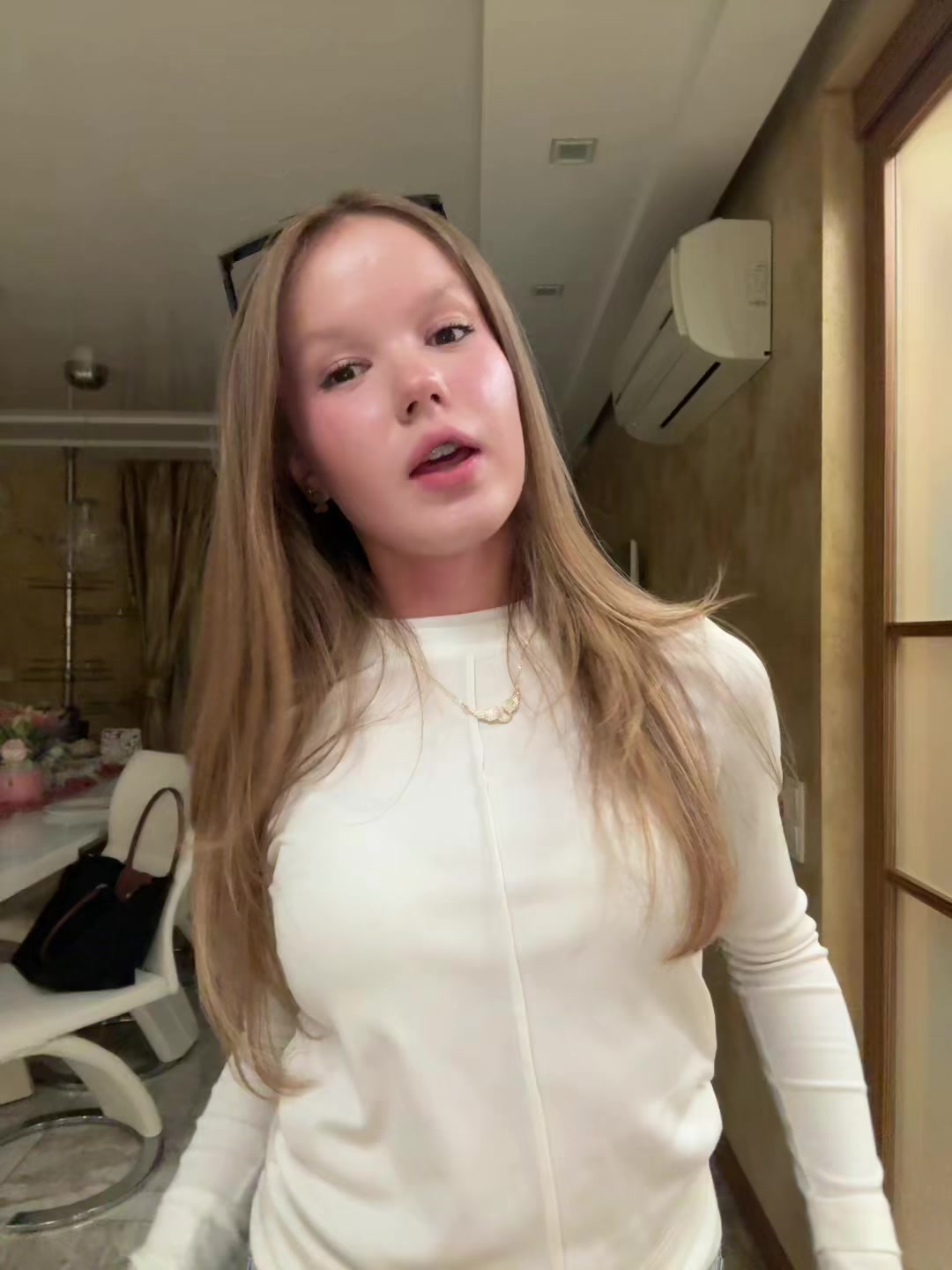 @Diana_<3