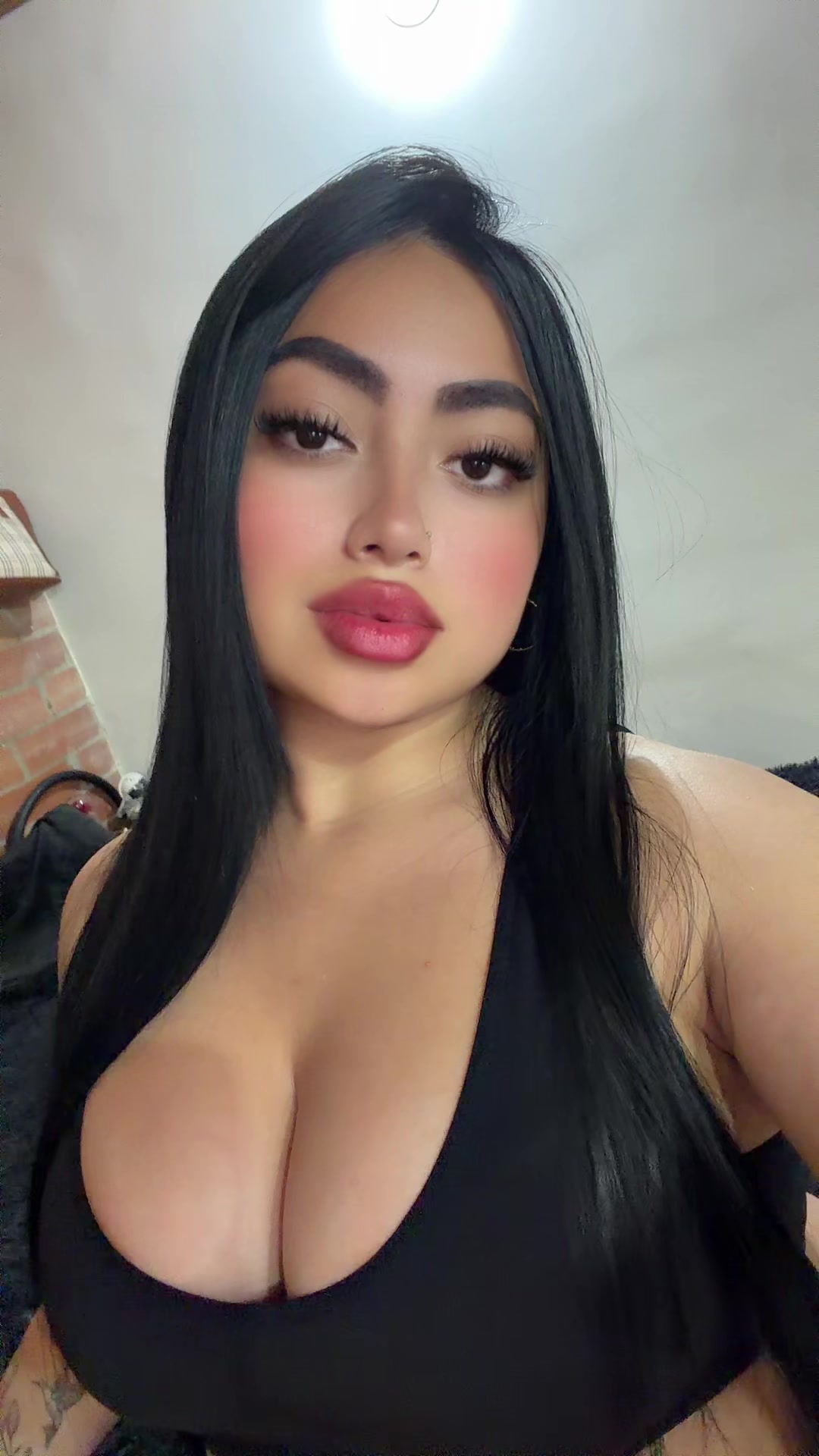 @VALENTINA♡.
