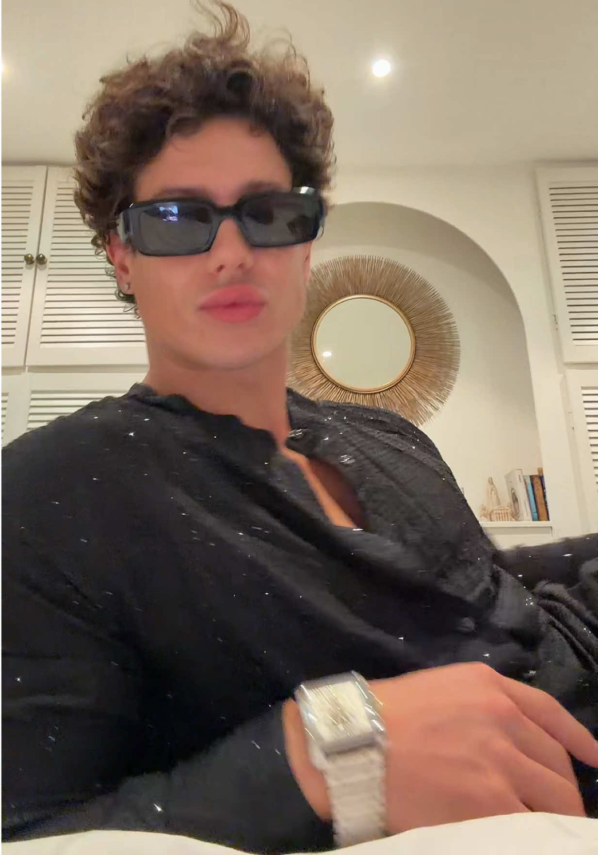 @itsvlett