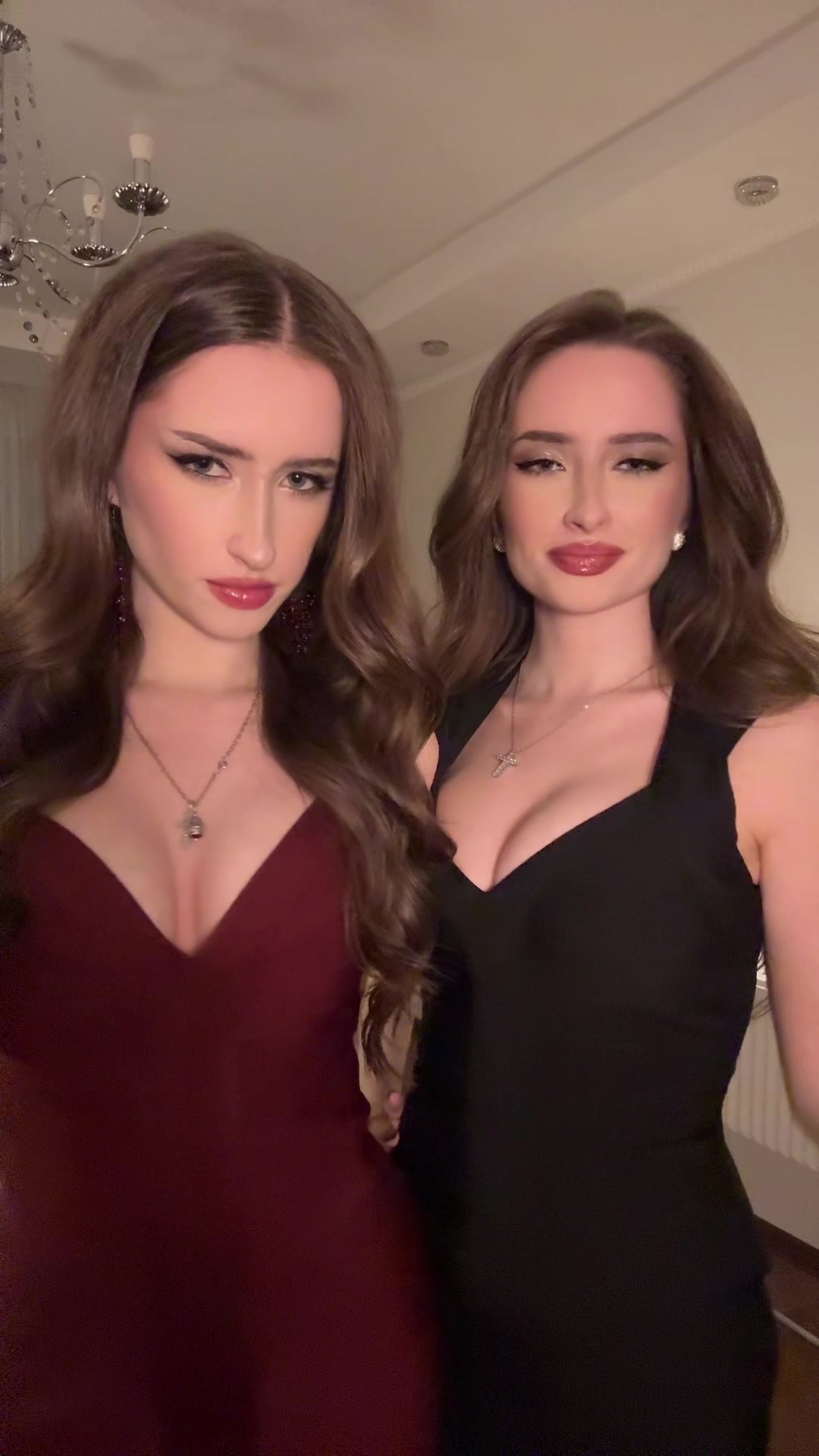 @AlinaandKristinaa