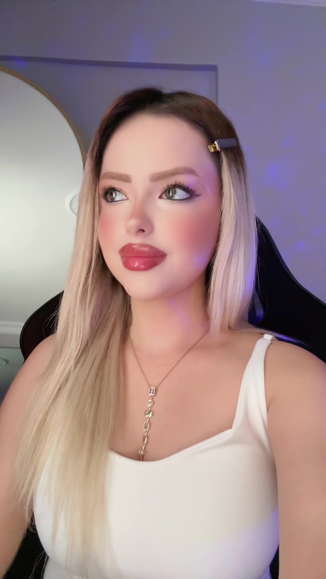 @𝐄🪶