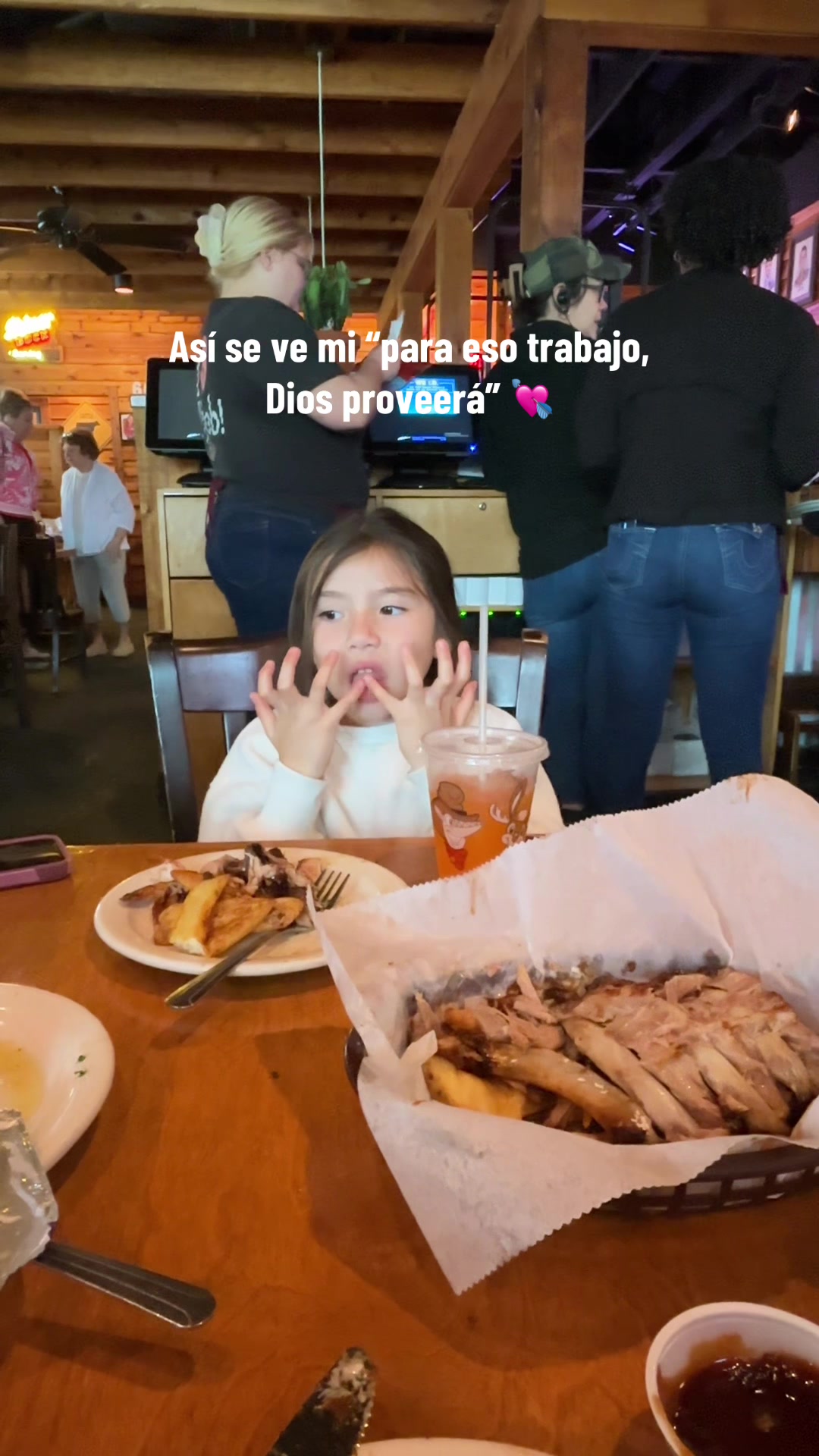 @valecalopez