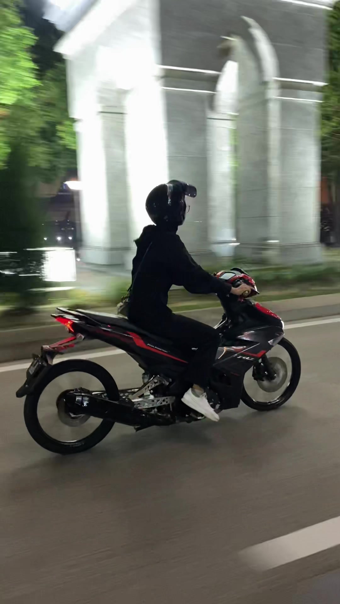 @ʀʏ 🪼