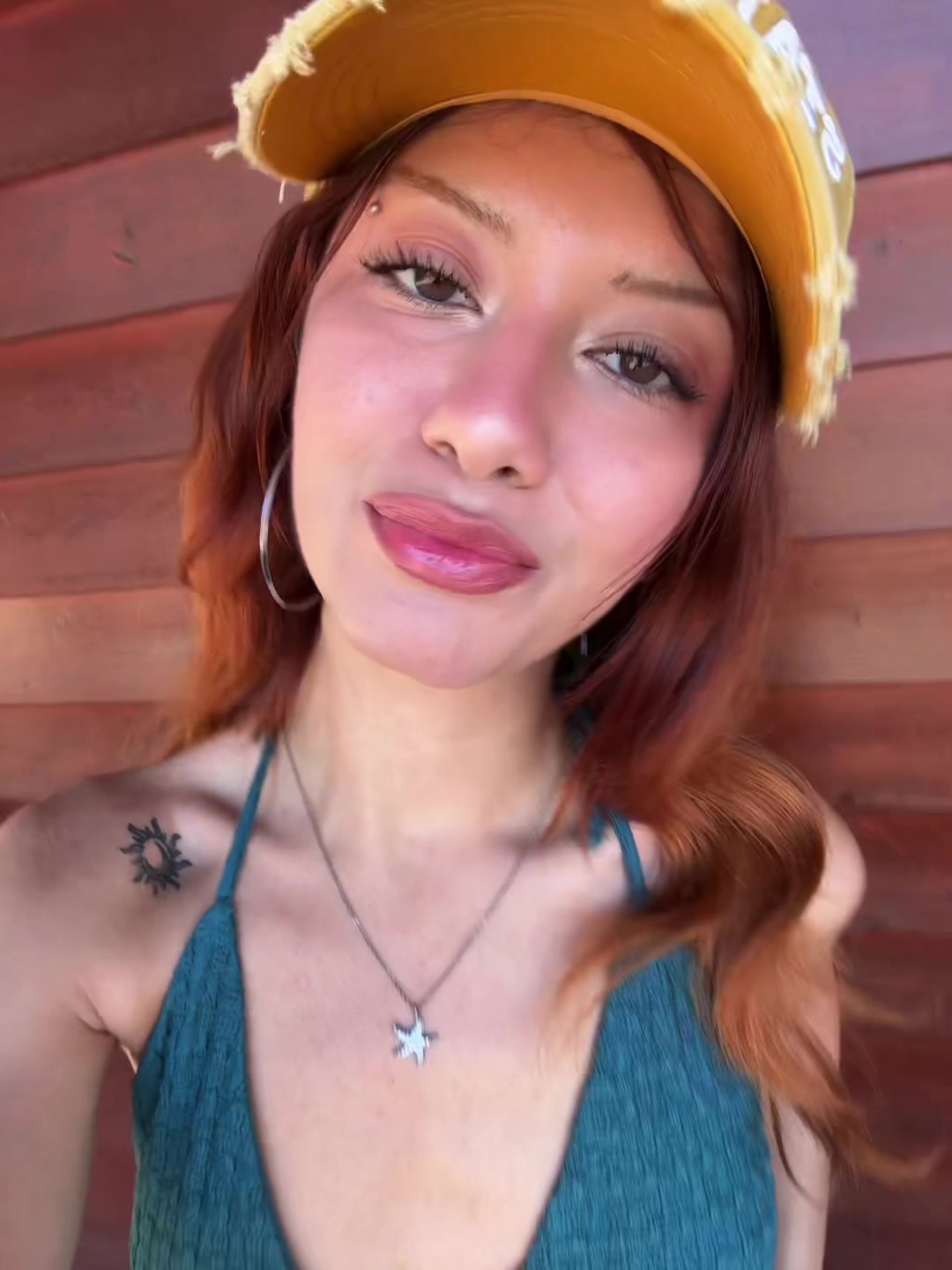 @✭