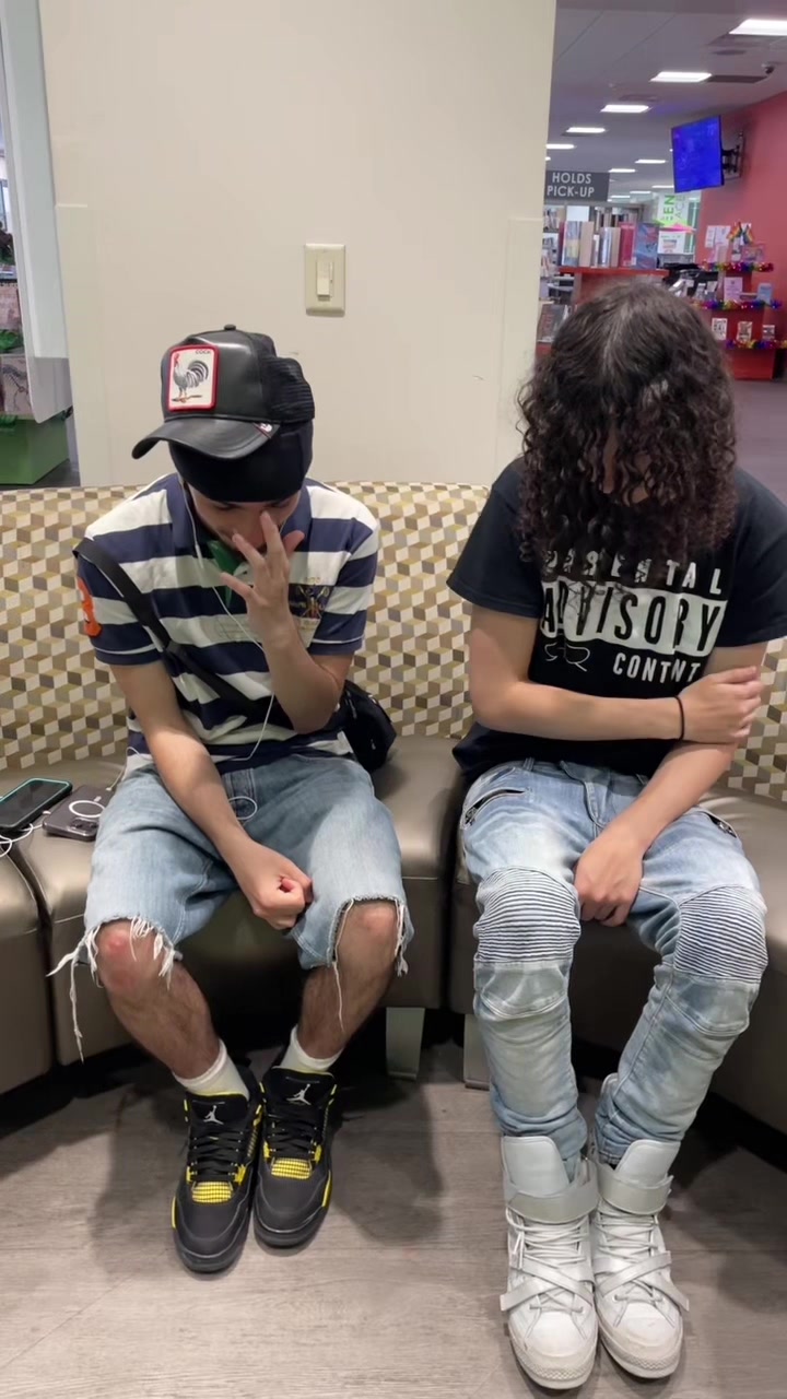 @Thraxr