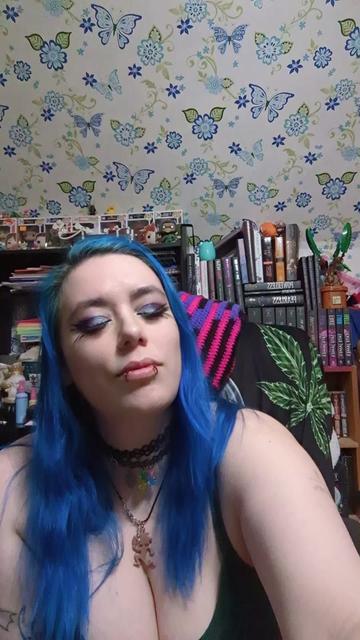 @Iris RainbowWolf🖤📚