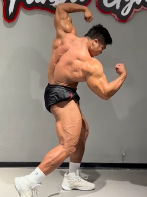 @Beautiful Muscle Male