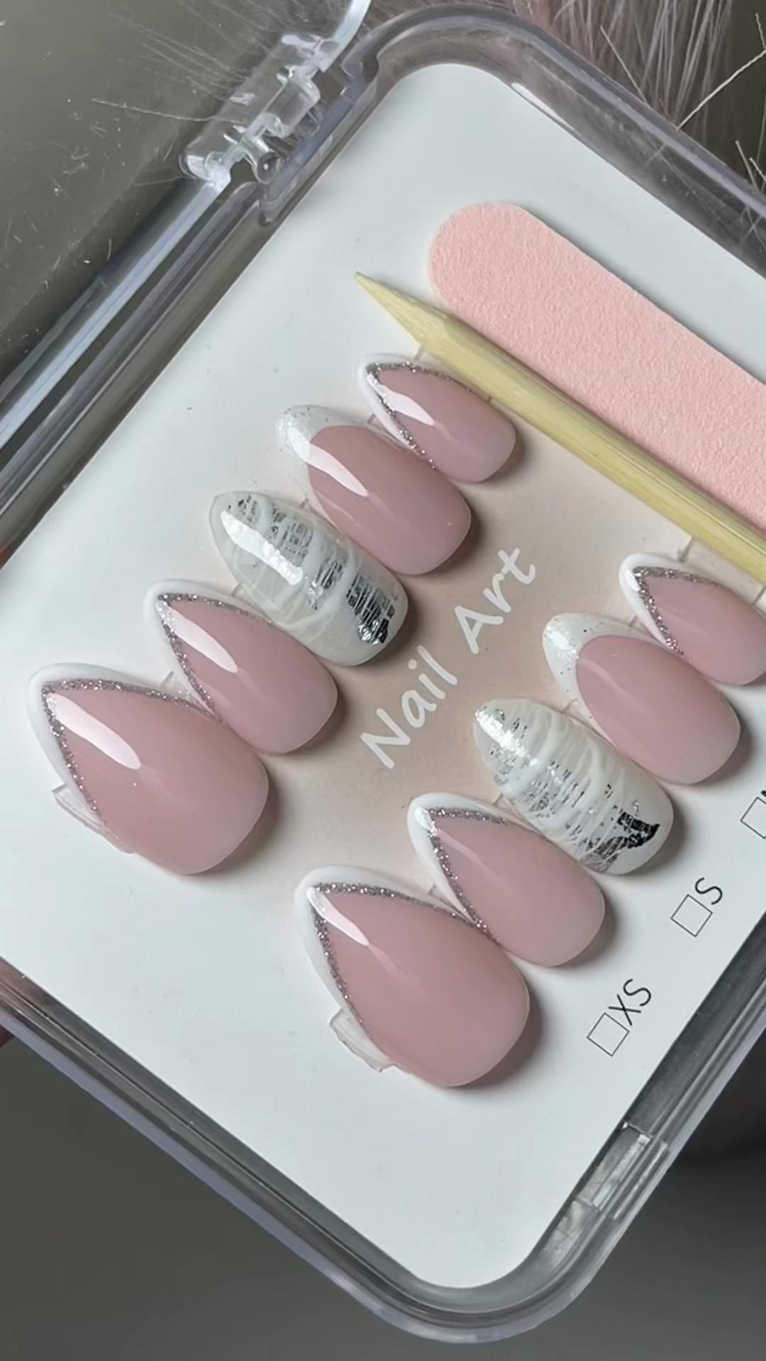 @nails_by_Nana