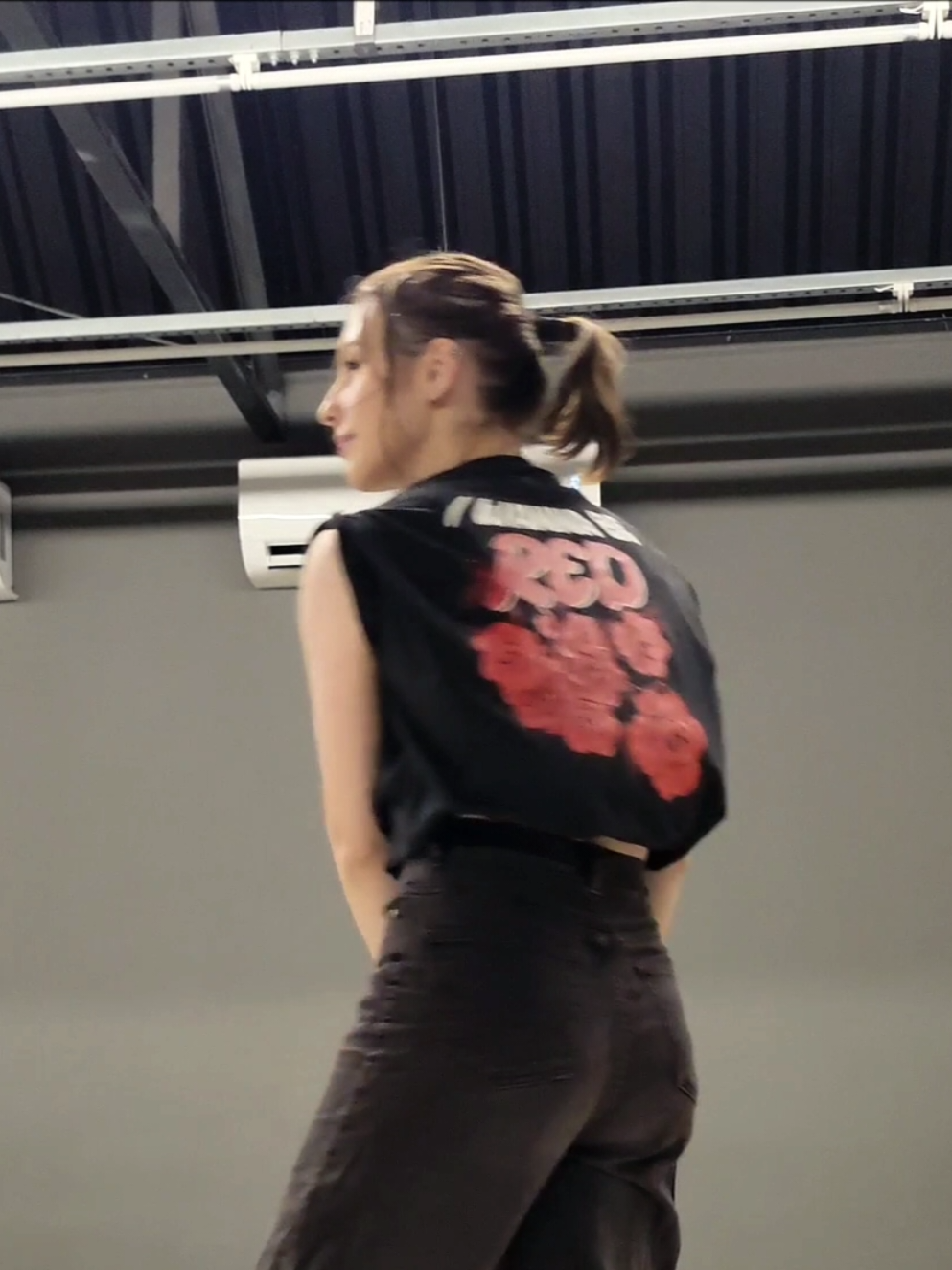 @howdylena