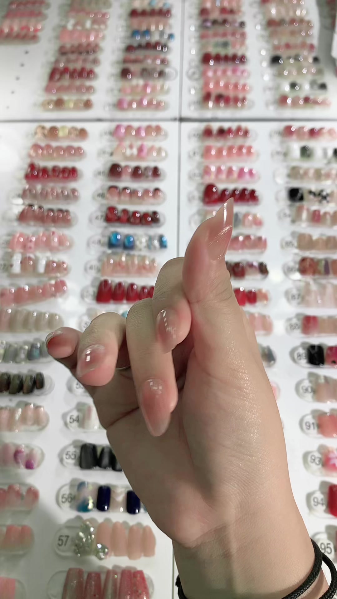 @Molly Nails Ind
