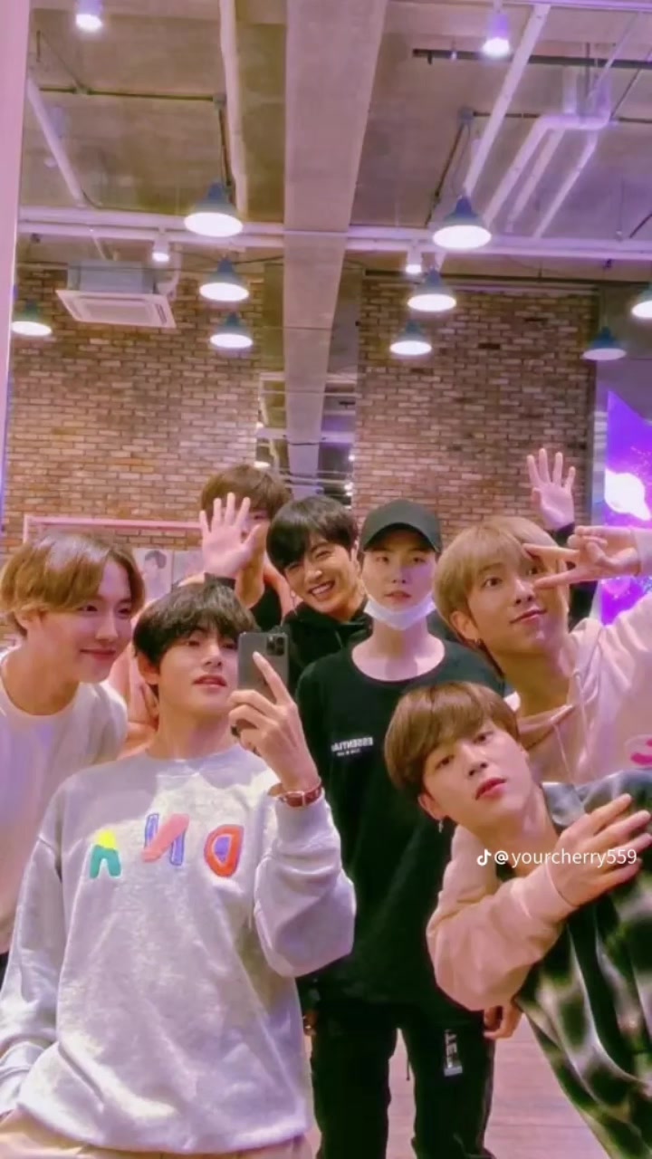 @BTS thv ot7 ๐๐