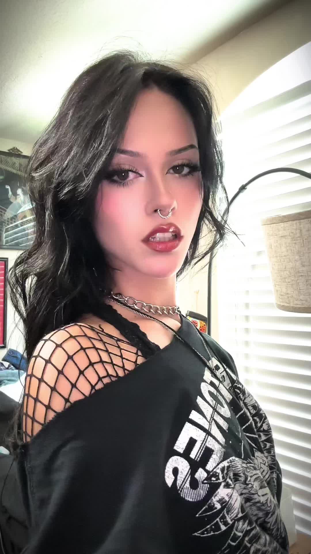 @bella