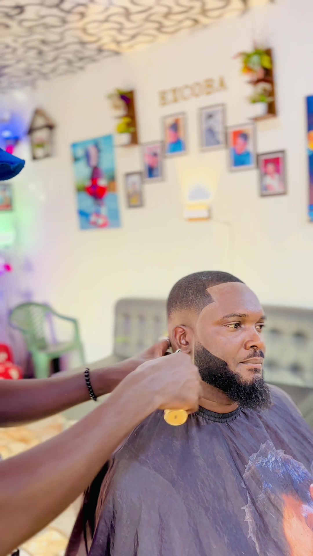 @_ĶĦÓĎJÓ_ ÈXÇÓBÄ🇬🇭🇺🇸💈✂️🔌