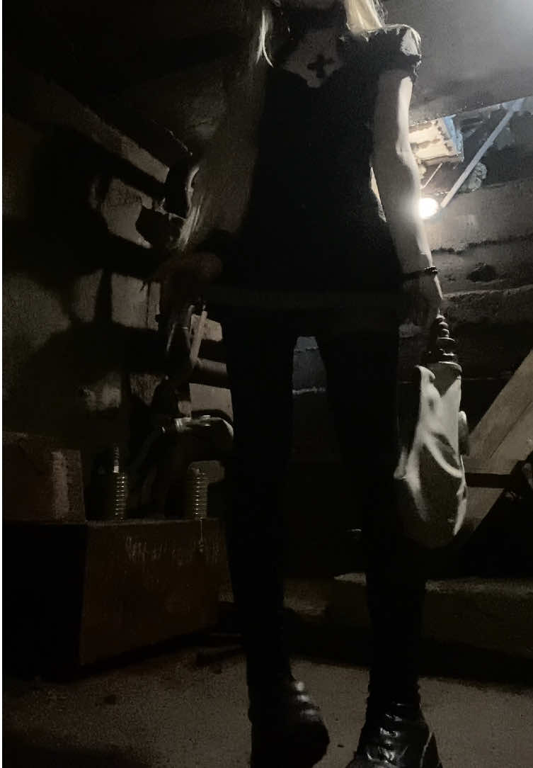 @damnwitchq
