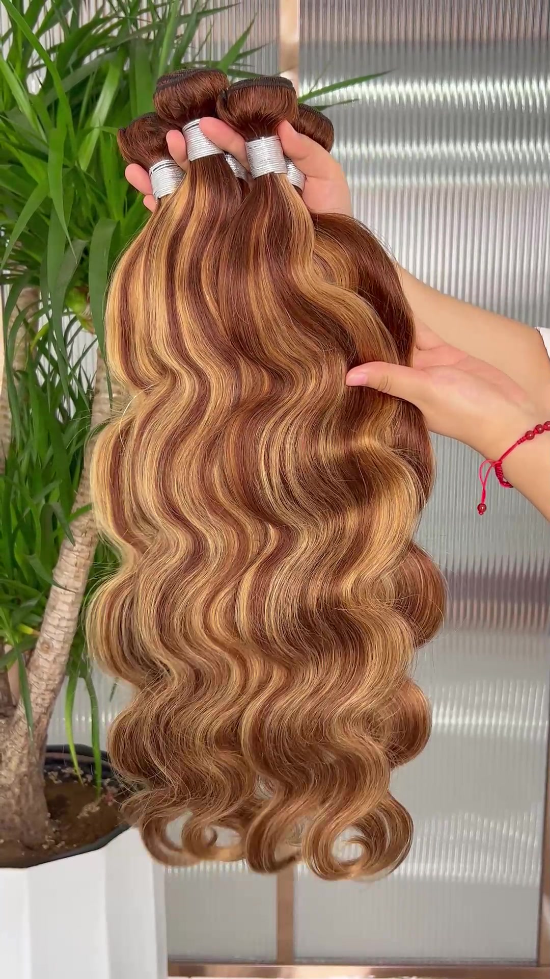 @uwigs hair