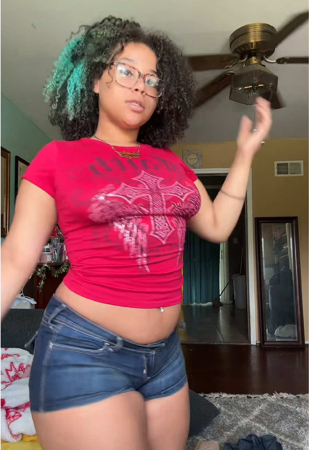 @1tealhairedgirll