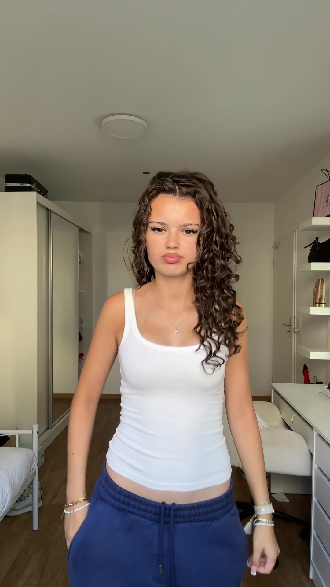 @user438537890