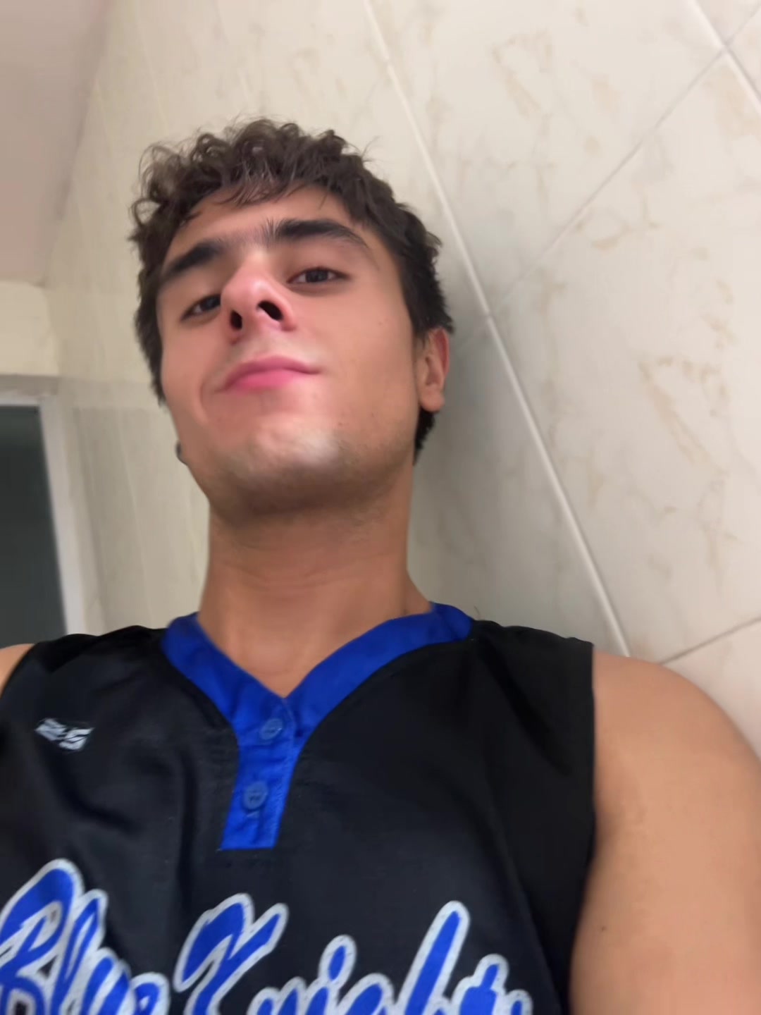 @Macías