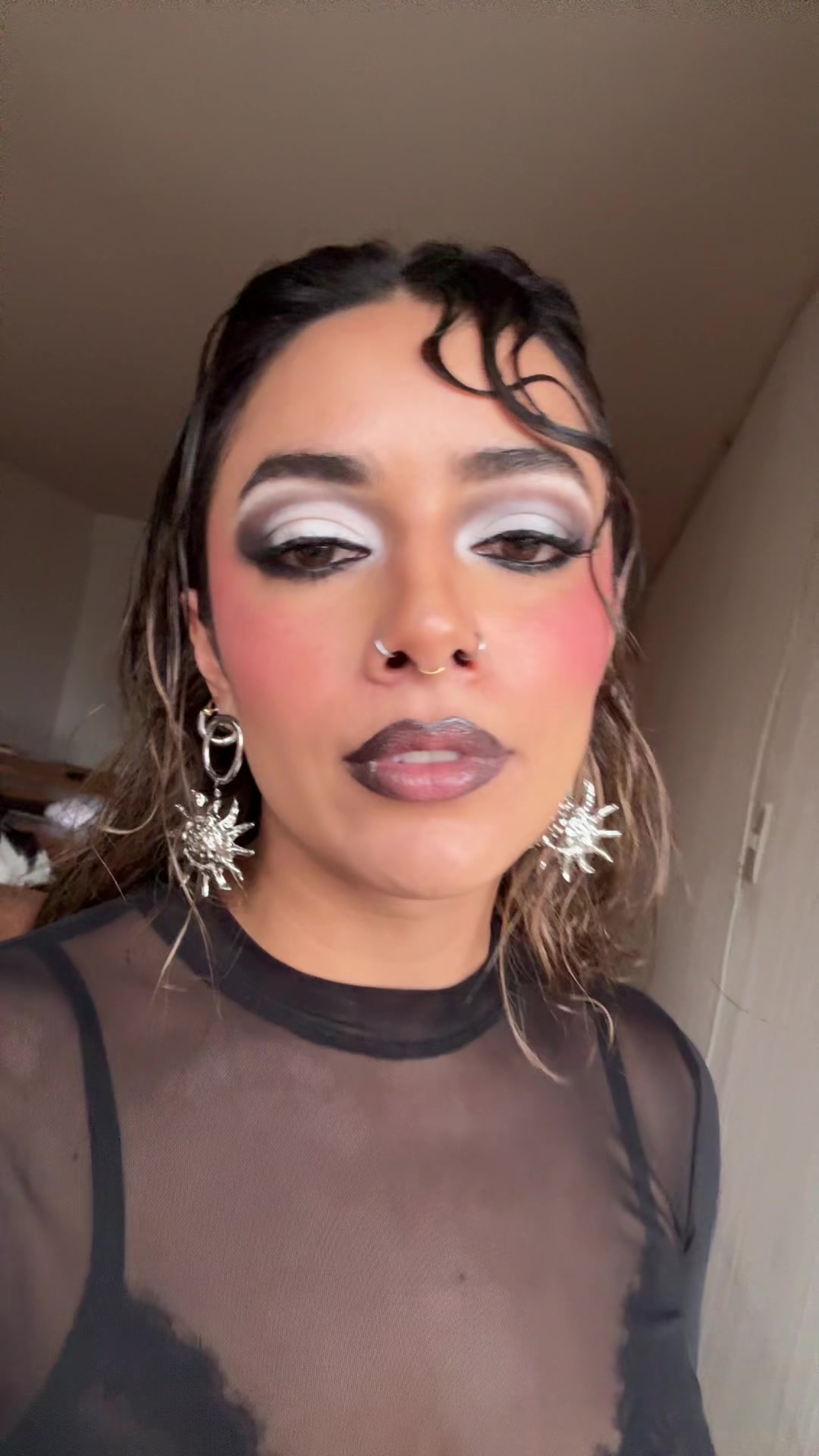 @Yiyilú
