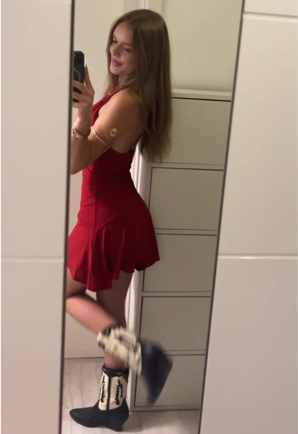 @leona