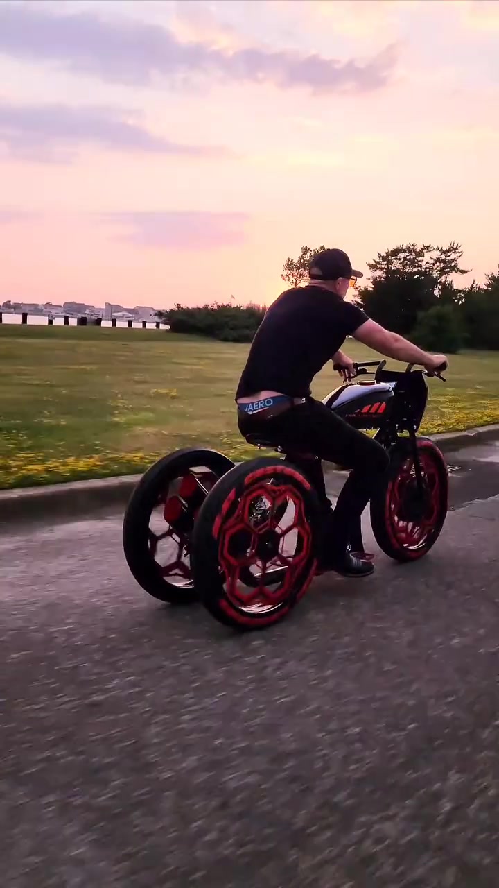 @Jrat Custom E-Bikes