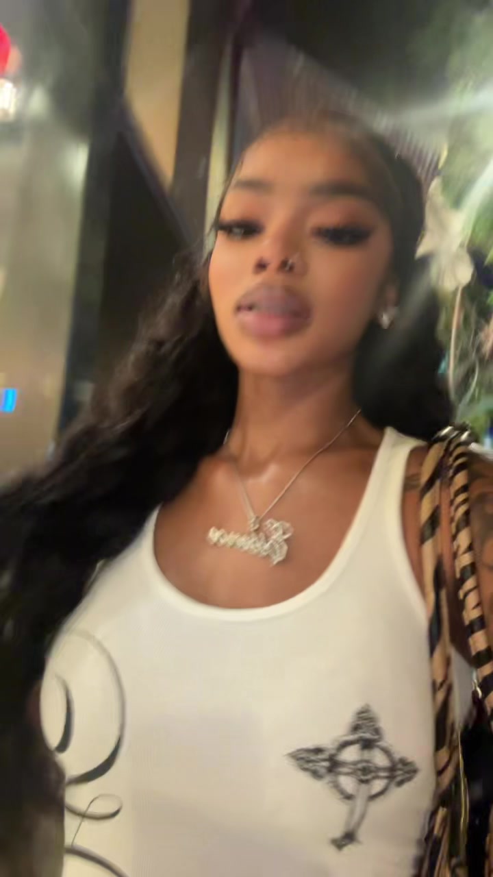 @himynameessence🥥