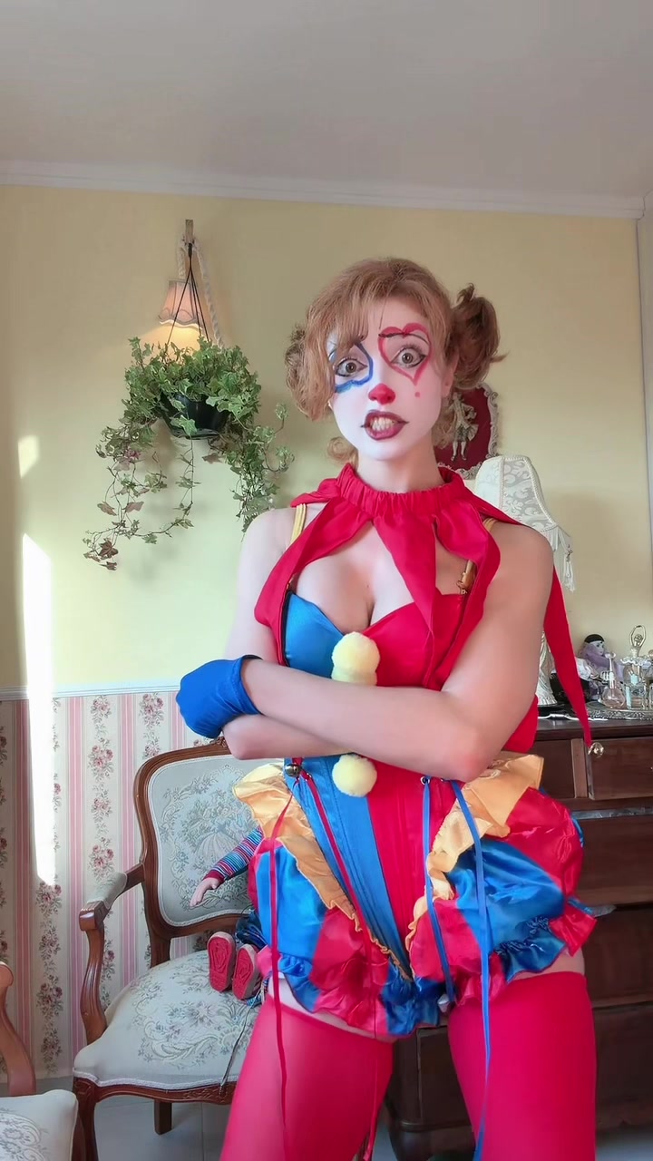 @Clown girl